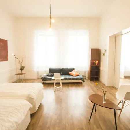 Friedrichshain Group Basecamp 10 Guests * ברלין
