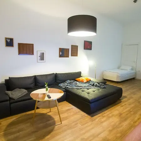 דירה Friedrichshain Group Basecamp 10 Guests ברלין