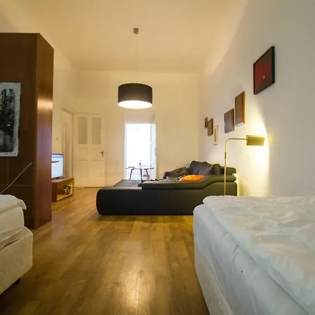 דירה Friedrichshain Group Basecamp 10 Guests ברלין