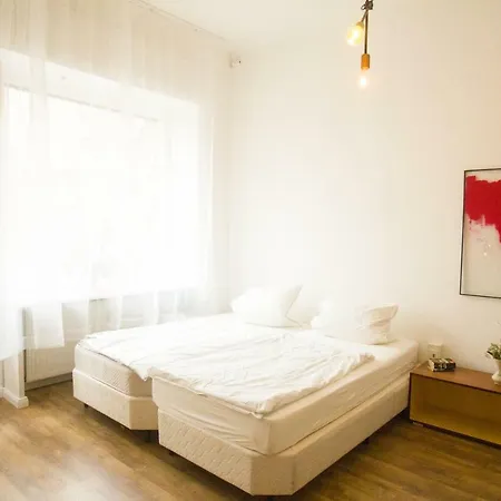 דירה Friedrichshain Group Basecamp 10 Guests ברלין