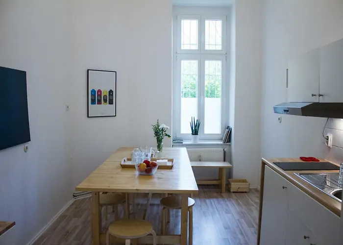 Friedrichshain Group Basecamp 10 Guests * ברלין