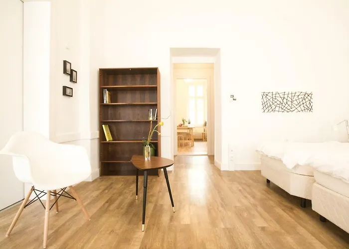 Friedrichshain Group Basecamp 10 Guests דירה *