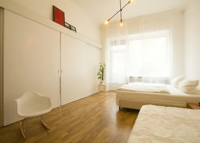 Friedrichshain Group Basecamp 10 Guests דירה