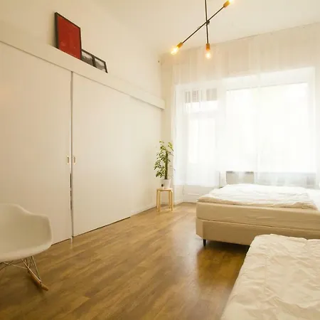 Friedrichshain Group Basecamp 10 Guests Appartement