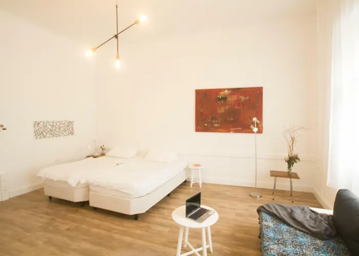 아파트 Friedrichshain Group Basecamp 10 Guests