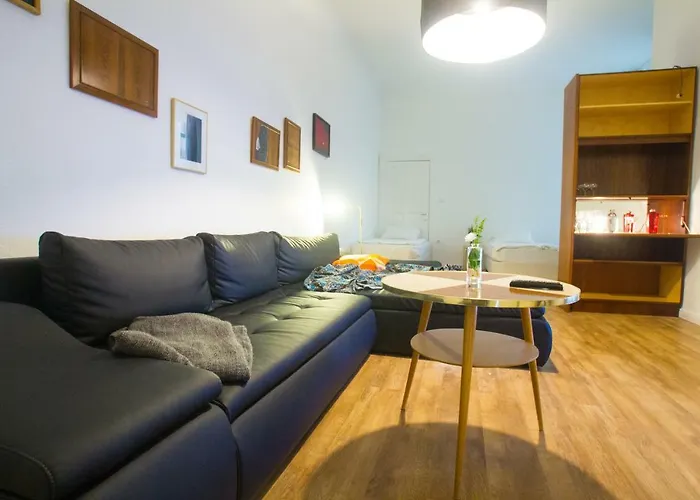 Friedrichshain Group Basecamp 10 Guests 公寓 *